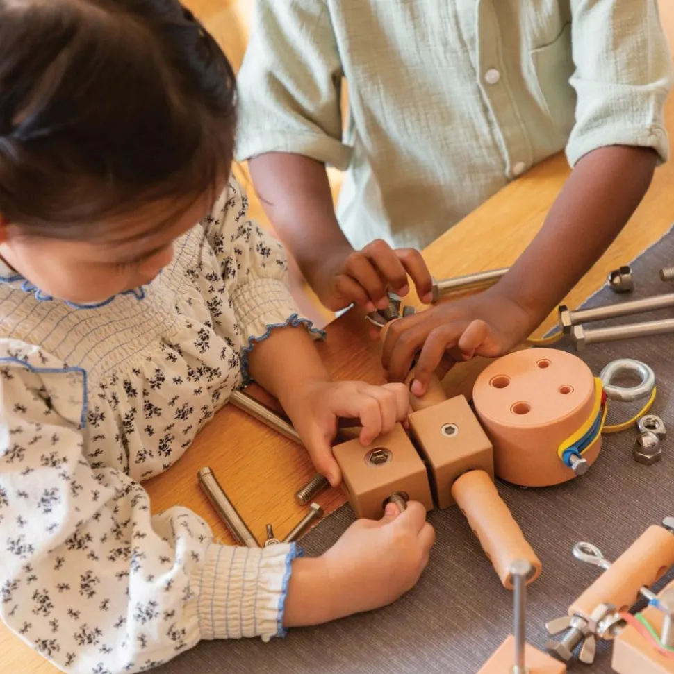 Random Robots: Loose Parts STEM Kit 400 Pieces